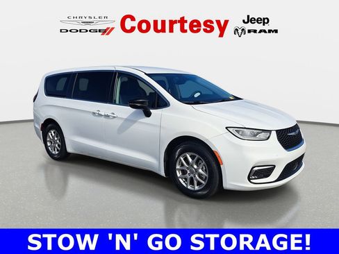 Certified 2024 Chrysler Pacifica Touring-L image 1