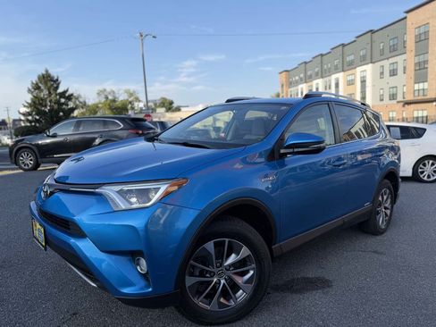 Used 2016 Toyota RAV4 XLE AWD/4WD image 3