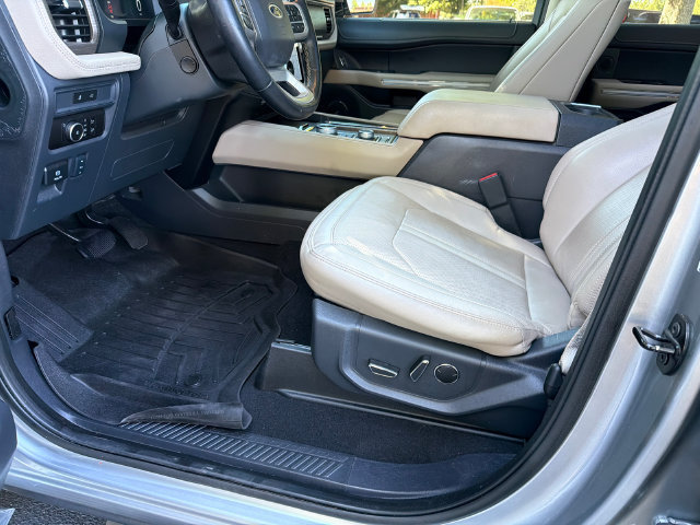 Used 2024 Ford Expedition Limited AWD/4WD image 9