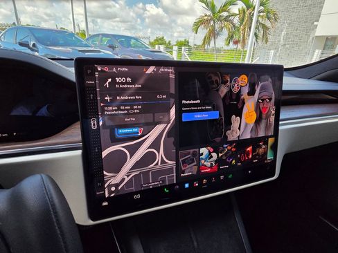 Used 2022 Tesla Model S AWD/4WD image 32