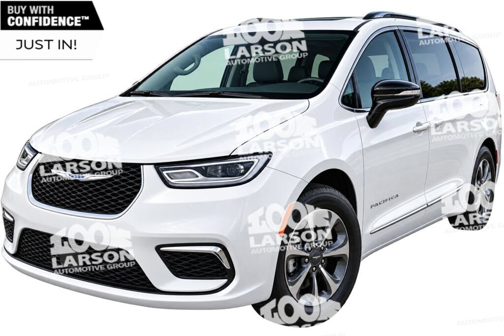 Used 2023 Chrysler Pacifica Limited AWD/4WD image 1