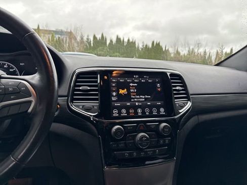 Used 2020 Jeep Grand Cherokee Altitude AWD/4WD image 20