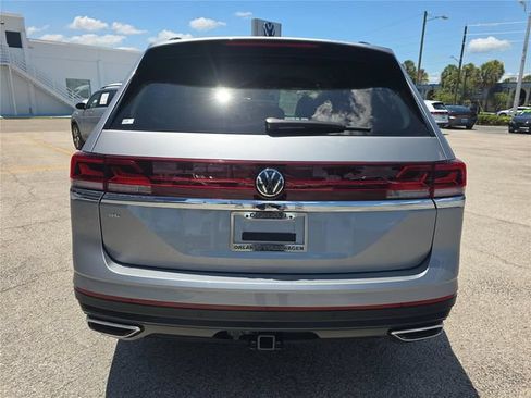 Used 2024 Volkswagen Atlas SE FWD image 4