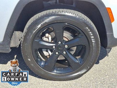 Used 2023 Jeep Grand Cherokee Altitude image 8