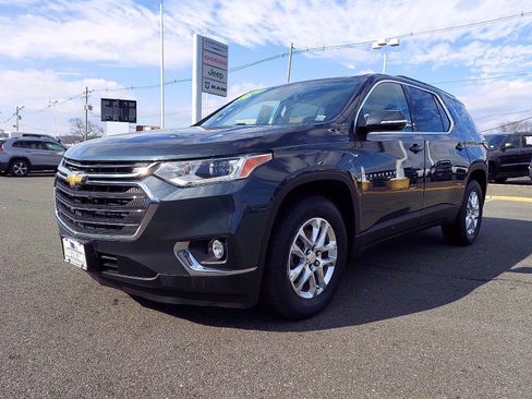 Used 2019 Chevrolet Traverse LT image 3