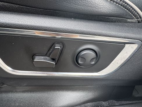 Used 2025 RAM 1500 Laramie RWD image 10