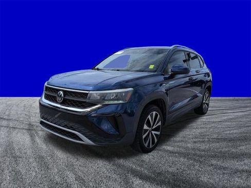 Used 2022 Volkswagen Taos SE w/ IQ.Drive SE Package FWD image 8