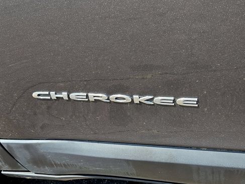 Used 2014 Jeep Cherokee Limited AWD/4WD image 28
