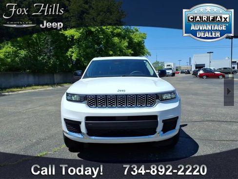 Certified 2022 Jeep Grand Cherokee L Laredo w/ Luxury Tech Group I AWD/4WD image 2