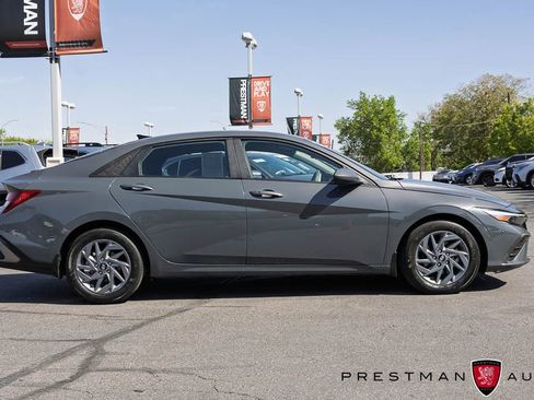 Used 2024 Hyundai Elantra SEL FWD image 15