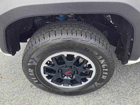 Used 2024 Toyota Tacoma TRD Off-Road AWD/4WD image 17
