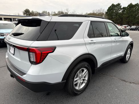New 2026 Ford Explorer Active w/ Active Comfort Package image 2
