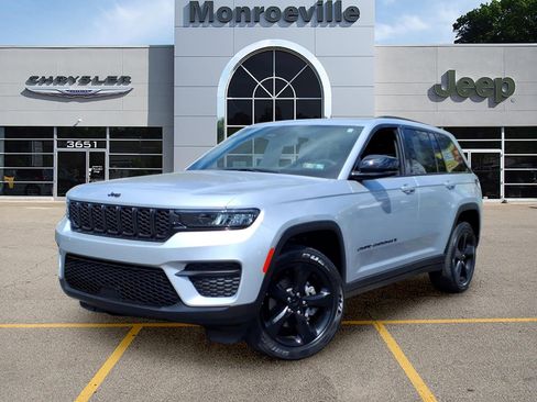 Certified 2023 Jeep Grand Cherokee Altitude image 1