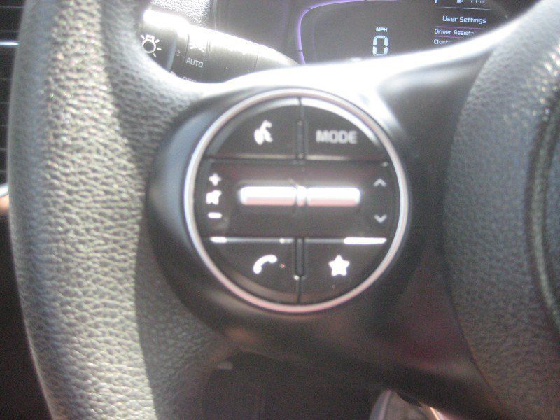 Used 2025 Kia Soul LX w/ LX Technology Package FWD image 25