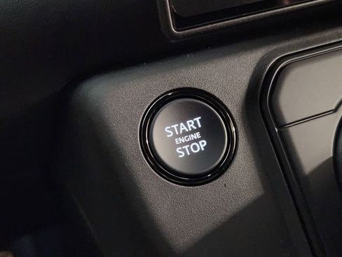 New 2026 Land Rover Defender 110 OCTA image 20