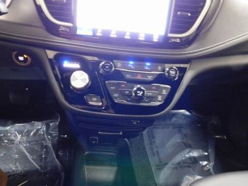 New 2026 Chrysler Pacifica Select image 34