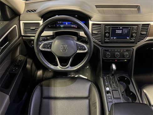 Certified 2022 Volkswagen Atlas SE image 18