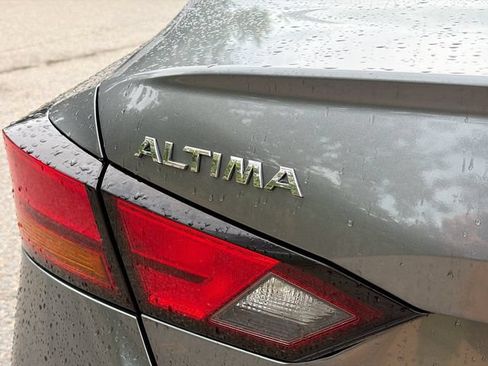 Used 2022 Nissan Altima 2.5 SR FWD image 11