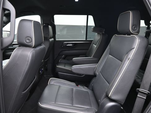 Used 2025 Chevrolet Tahoe Premier AWD/4WD image 17