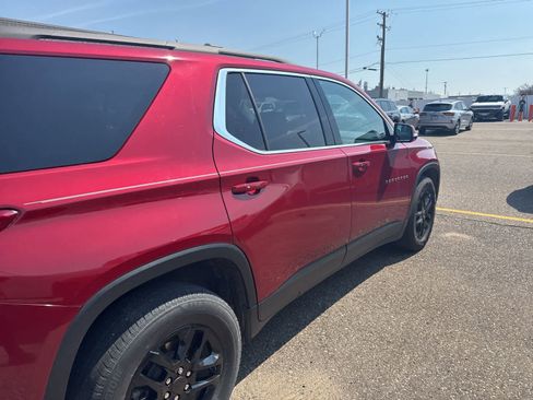 Used 2020 Chevrolet Traverse LT image 10