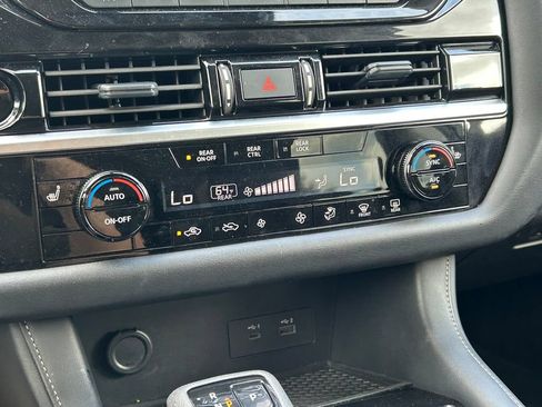Used 2025 Nissan Pathfinder SV FWD image 29
