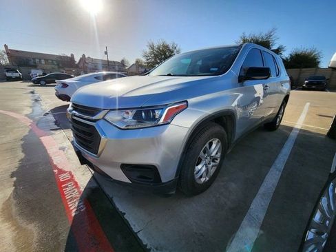 Used 2018 Chevrolet Traverse LS image 3