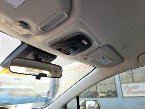 Used 2025 Toyota Corolla LE image 30