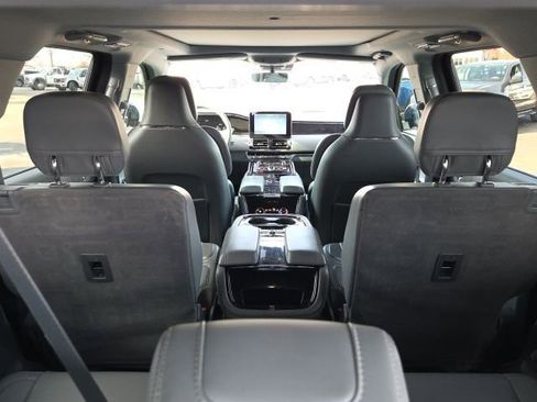 Used 2020 Lincoln Navigator Reserve w/ Luxury Package image 11