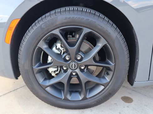 Used 2025 Chrysler Pacifica Limited FWD image 34
