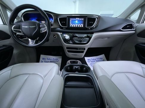 Used 2021 Chrysler Voyager Lxi image 17