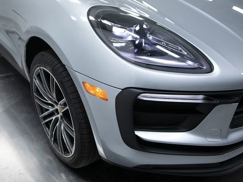 Certified 2026 Porsche Macan AWD/4WD image 12