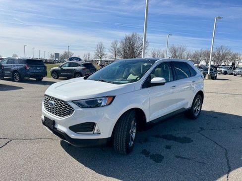 Certified 2024 Ford Edge SEL w/ Convenience Package AWD/4WD image 3