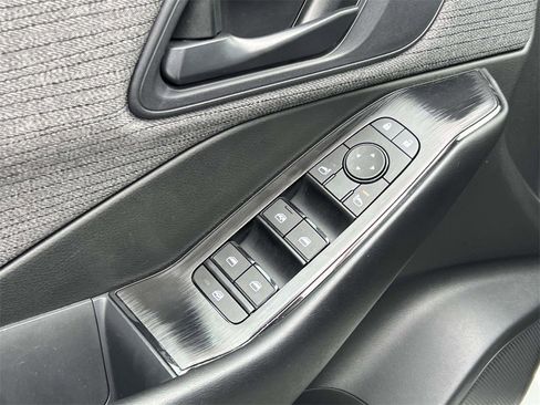 Certified 2023 Nissan Rogue S image 28