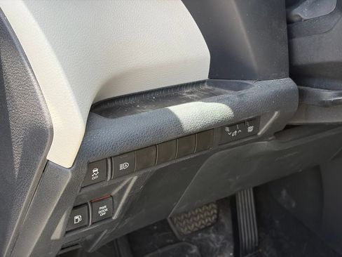 Used 2021 Toyota Sienna XLE FWD image 7