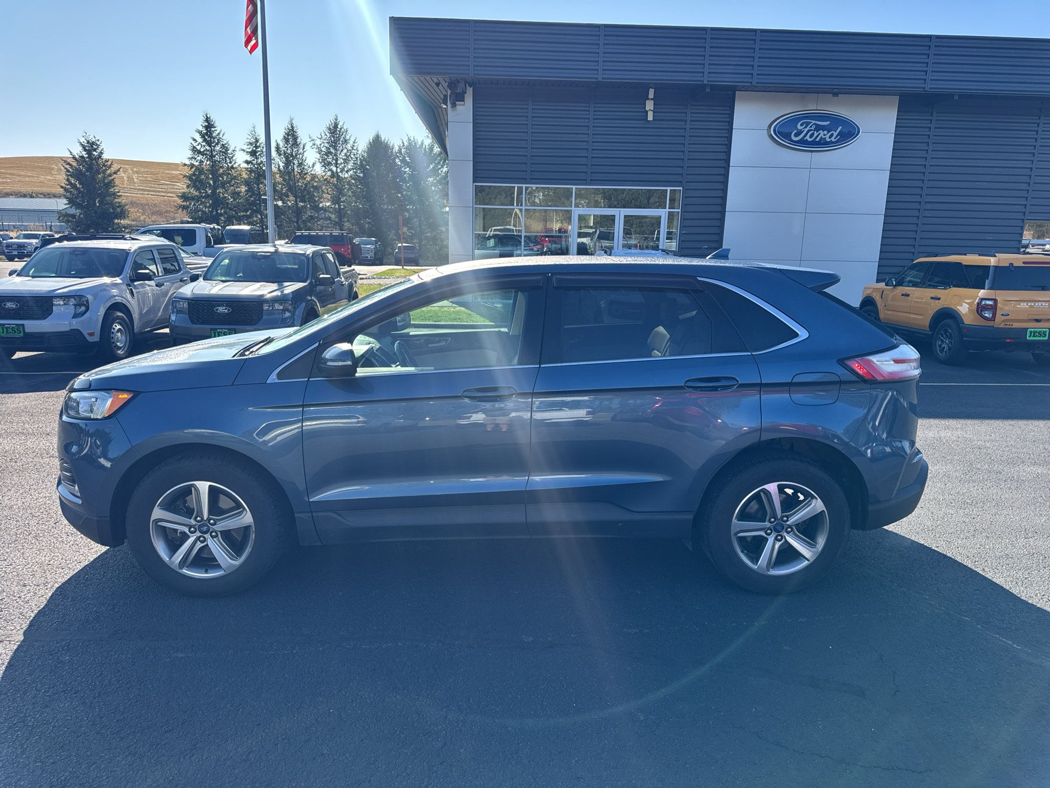Used 2019 Ford Edge SEL w/ Cold Weather Package AWD/4WD image 8