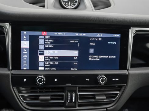 Certified 2025 Porsche Macan image 23