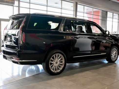 Used 2023 Cadillac Escalade ESV Premium Luxury image 5