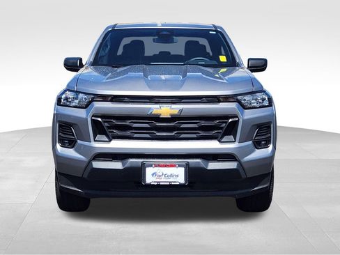 Used 2024 Chevrolet Colorado W/T RWD image 2