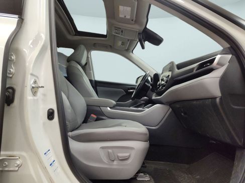 Used 2020 Toyota Highlander XLE image 20