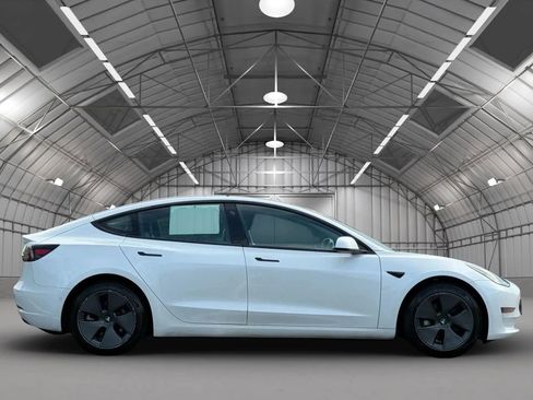 Used 2021 Tesla Model 3 Standard Range Plus image 8