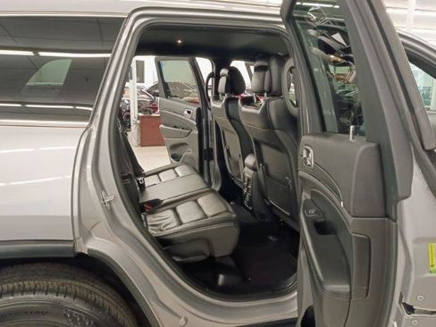 Used 2019 Jeep Grand Cherokee Limited AWD/4WD image 15