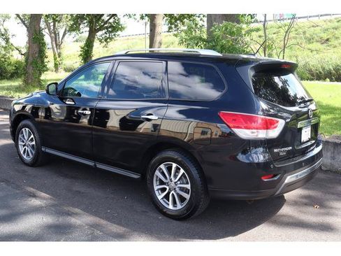 Used 2013 Nissan Pathfinder SV AWD/4WD image 4