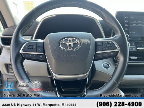 Used 2021 Toyota Highlander XLE AWD/4WD image 21