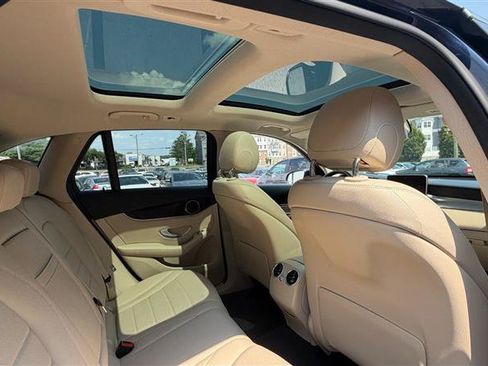 Used 2017 Mercedes-Benz GLC 300 4MATIC image 19