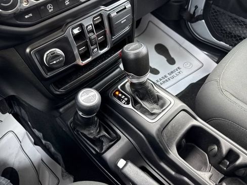 Used 2022 Jeep Gladiator Sport AWD/4WD image 34