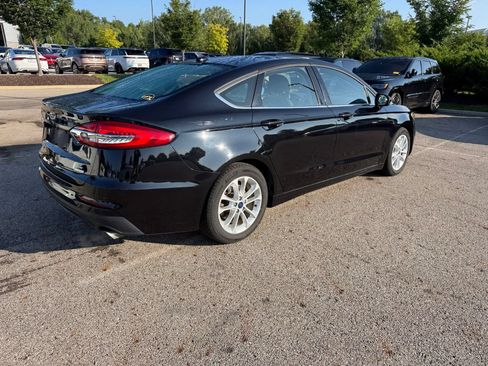 Used 2019 Ford Fusion SE FWD image 5