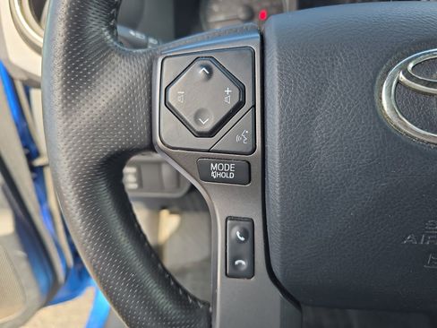 Used 2016 Toyota Tacoma TRD Sport image 22