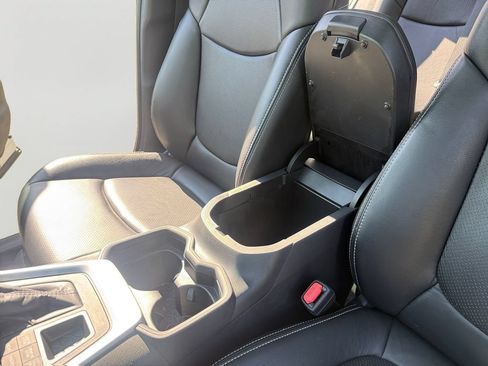 Used 2021 Toyota RAV4 XLE w/ Convenience Package AWD/4WD image 20