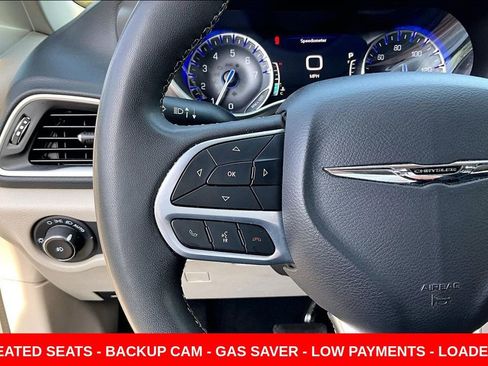 Used 2023 Chrysler Pacifica Touring-L image 11