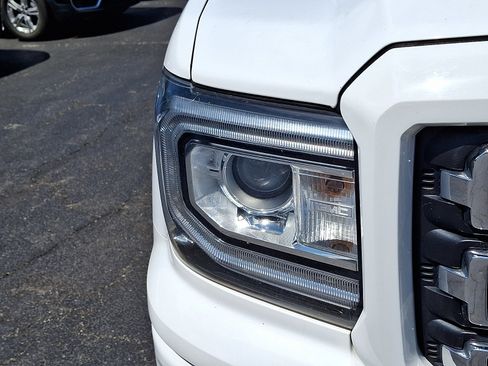 Used 2017 GMC Sierra 1500 SLE w/ SLE Value Package AWD/4WD image 9